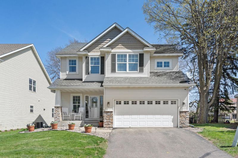 668 Newberry Ln, Chaska, MN 55318