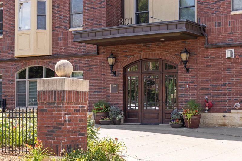 301 Clifton Ave #3D, Minneapolis, MN 55403