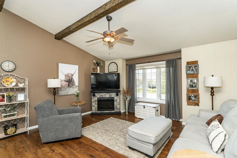 506 9th St NW, Dodge Center, MN 55927