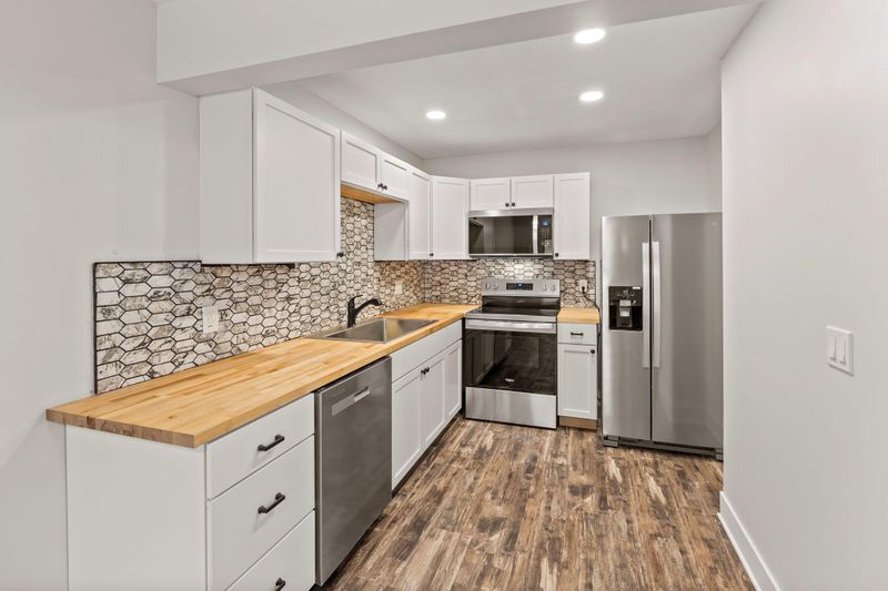 1478 Woodview Ave E, Eagan, MN 55122