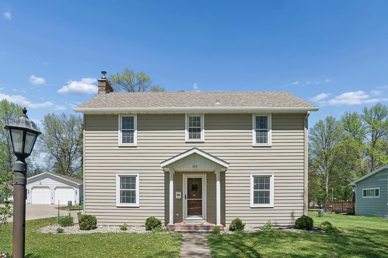 825 14th St E, Glencoe, MN 55336