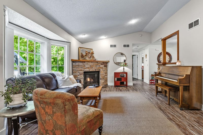15595 Hidden Hollow Ln, New Prague, MN 56071