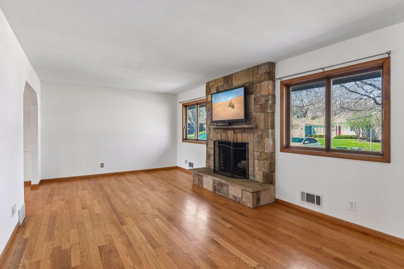 6009 Chapel Dr, Edina, MN 55439