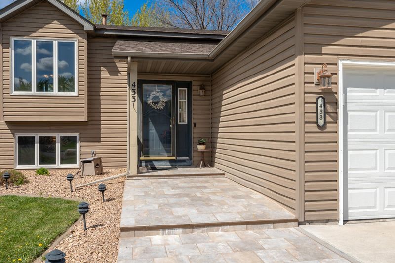 433 Braeburn Dr, Shakopee, MN 55379