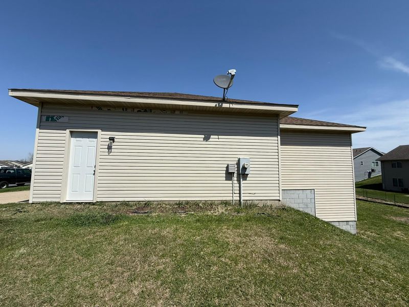 211 Fischer St NW, Montgomery, MN 56069