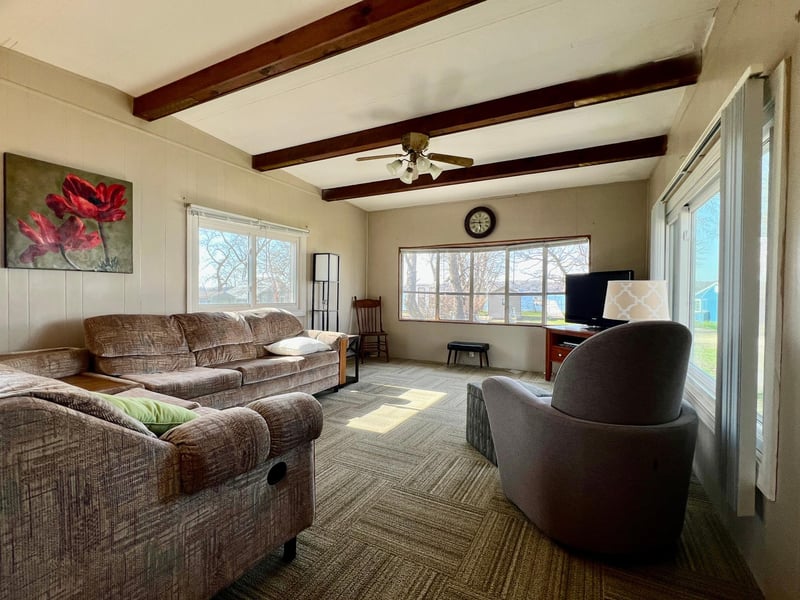 33798 Shady Oak Dr, Clinton, MN 56225