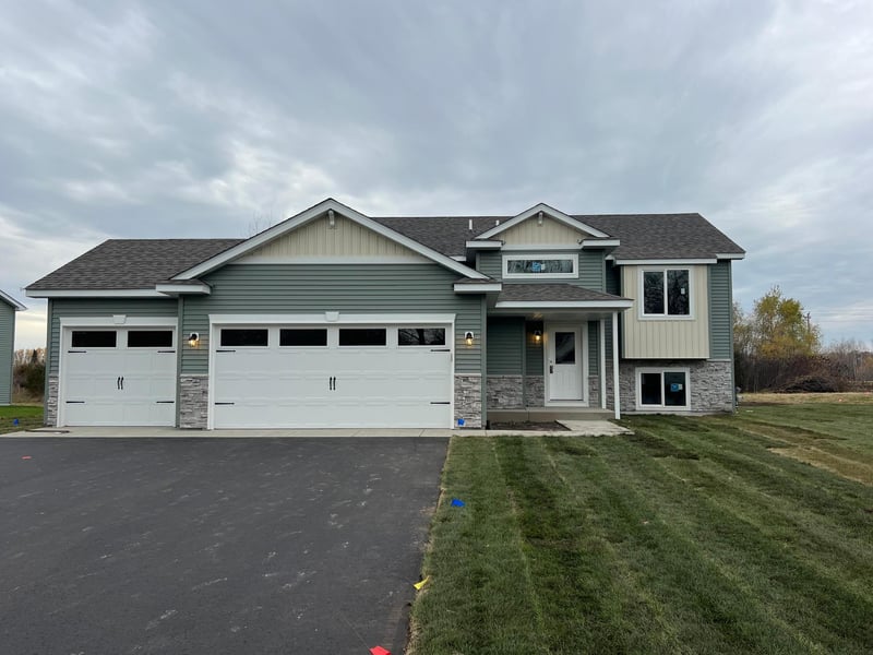 2552 Topaz St, Saint Augusta, MN 56301