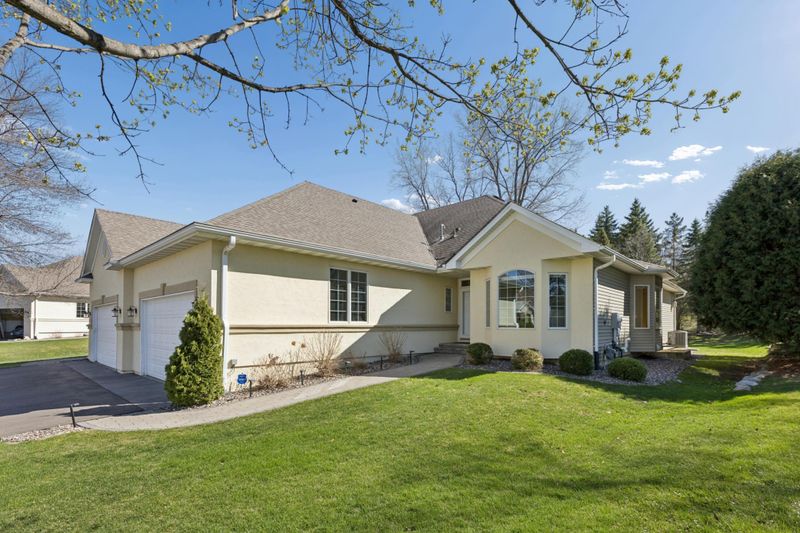 18225 39th Ave N, Plymouth, MN 55446