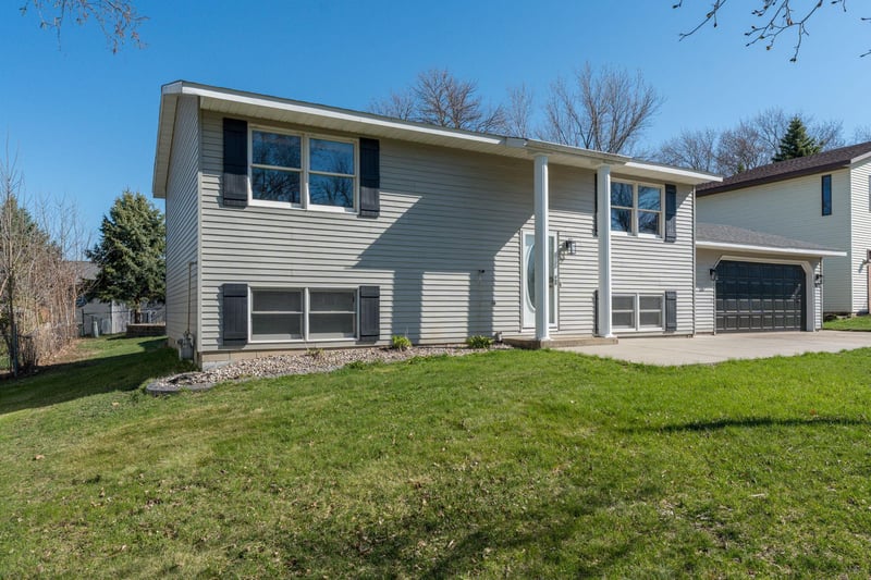 504 W North St, Janesville, MN 56048