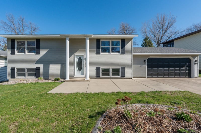 504 W North St, Janesville, MN 56048