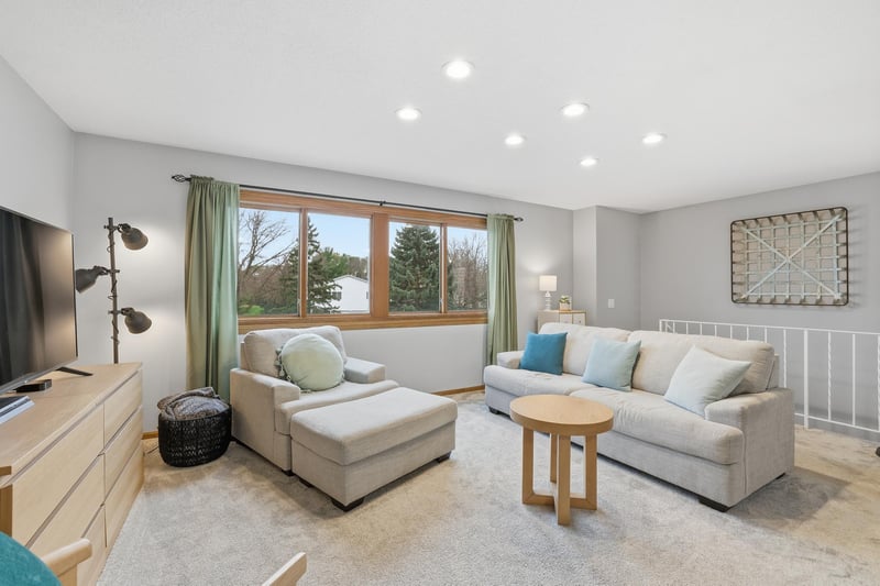 4289 Centerville Rd, Vadnais Heights, MN 55127