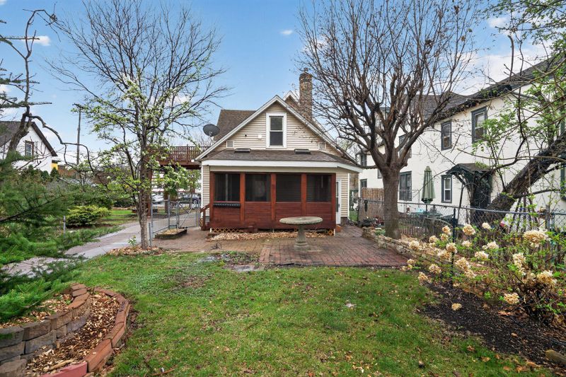 321 22nd Ave NE, Minneapolis, MN 55418