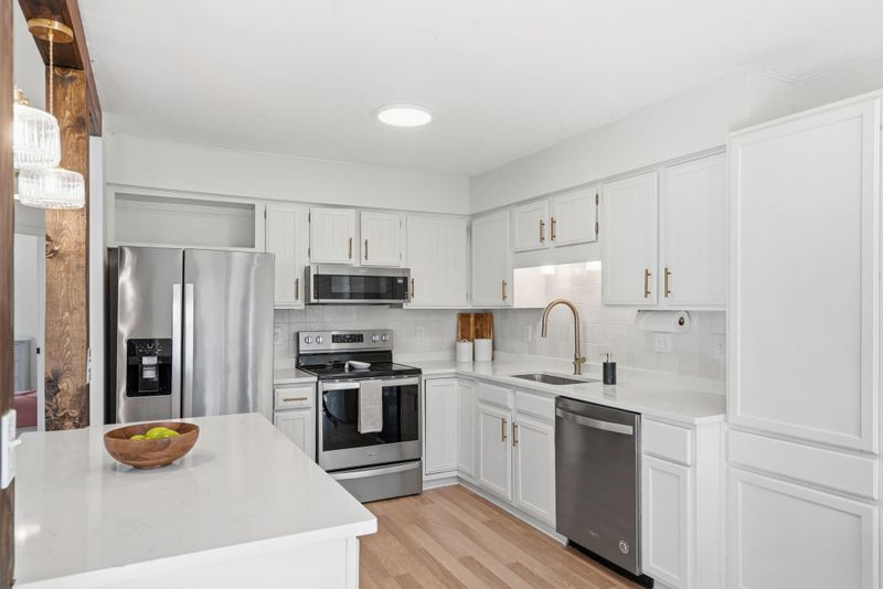 6125 Creek View Trl, Minnetonka, MN 55345