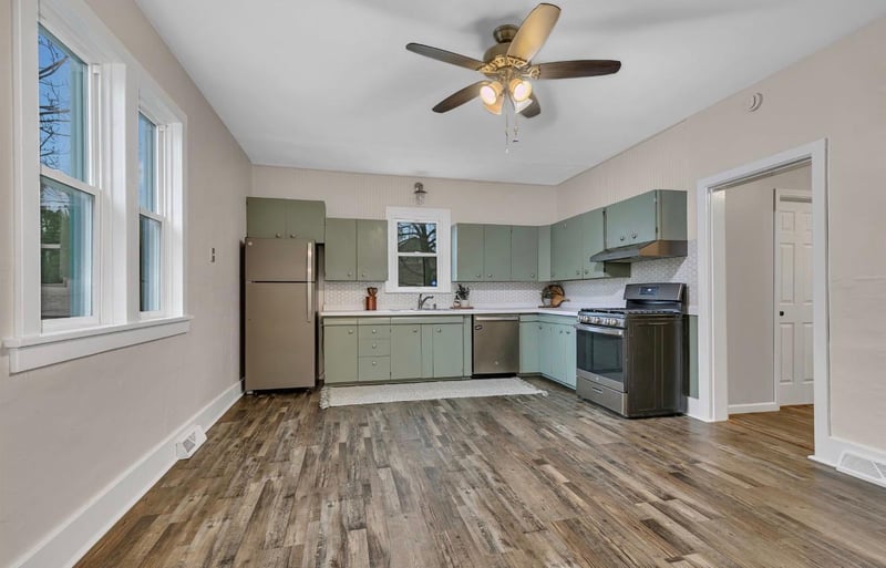110 7th St S, Sauk Rapids, MN 56379