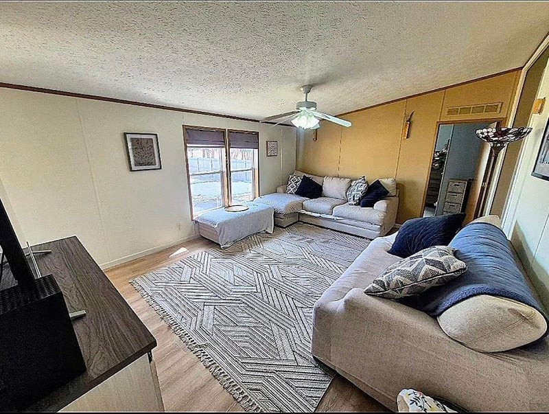 116 3rd St S, Gaylord, MN 55334
