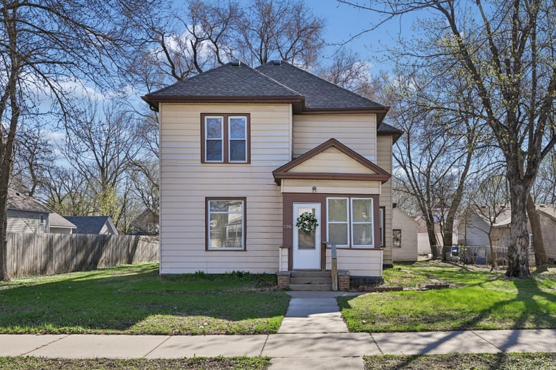 335 Adams St SE, Hutchinson, MN 55350