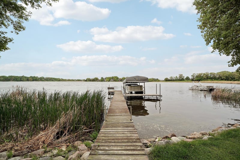 1636 Woodlawn Cir, Waconia, MN 55387