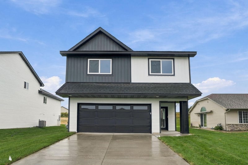 413 Bluebird St, Mora, MN 55051