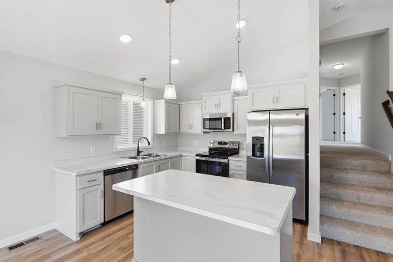 415 Bluebird St, Mora, MN 55051