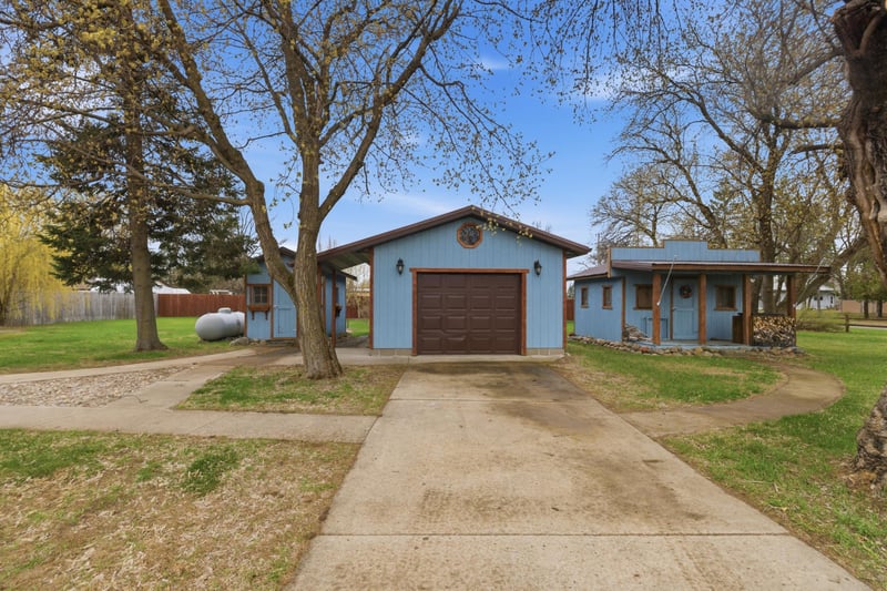 212 E 2nd St, Pillager, MN 56473