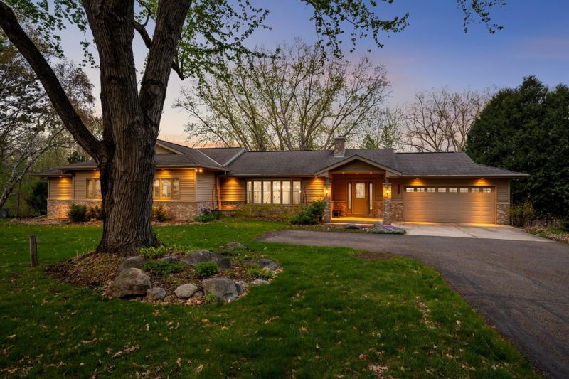 2120 Queensland Ln N, Plymouth, MN 55447
