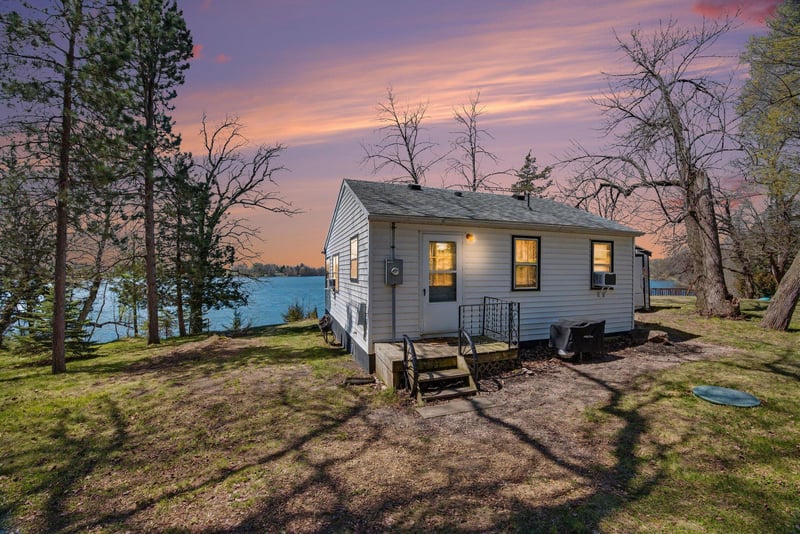1362 Scenic Hideaway Ln NE, Elysian, MN 56028