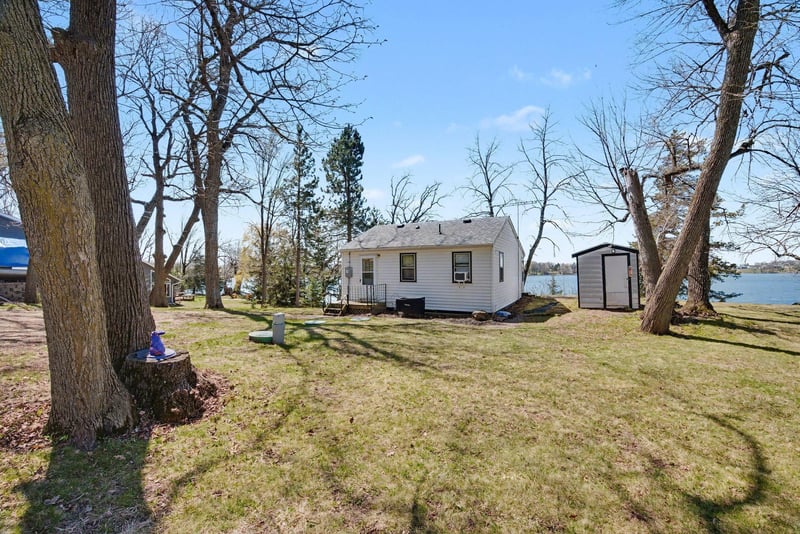 1362 Scenic Hideaway Ln NE, Elysian, MN 56028