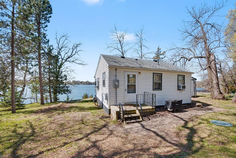 1362 Scenic Hideaway Ln NE, Elysian, MN 56028