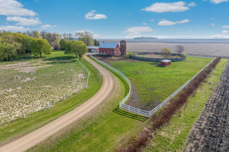 8332 440th Ave, Blue Earth, MN 56013