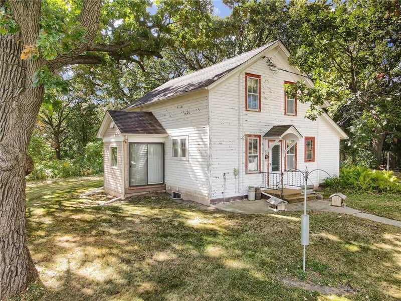 344 NE 1st St, Belle Plaine, MN 56011