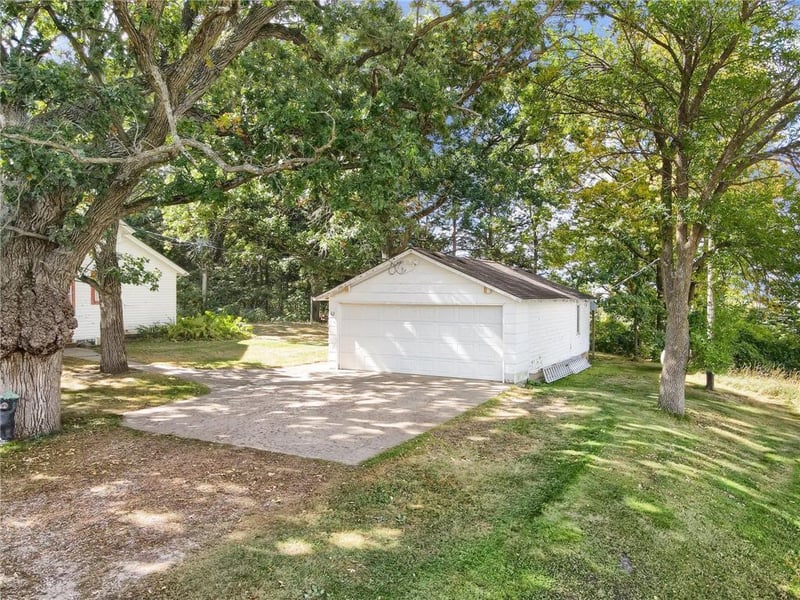 344 NE 1st St, Belle Plaine, MN 56011