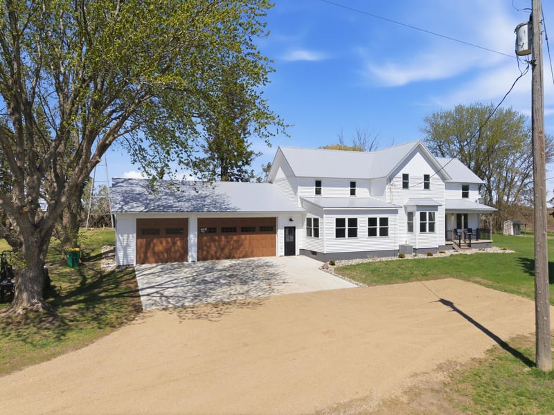 13291 Pony Rd, Belle Plaine, MN 56011