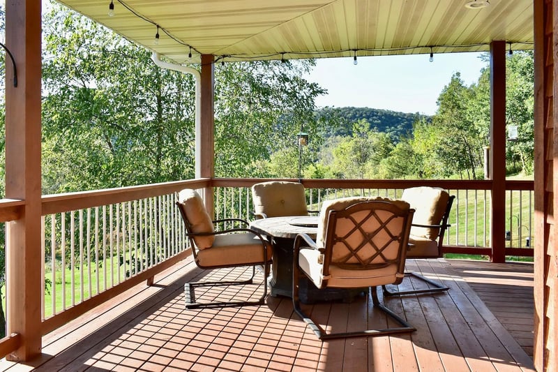 24242 Pfeiffer Hill Rd, Winona, MN 55987