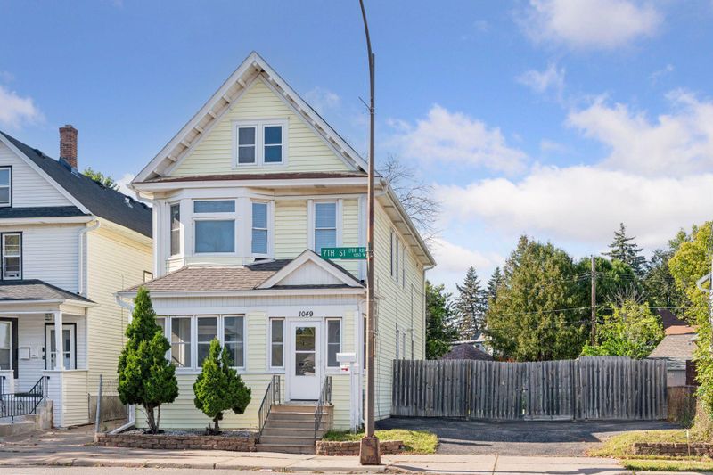 1049 7th St W, Saint Paul, MN 55102