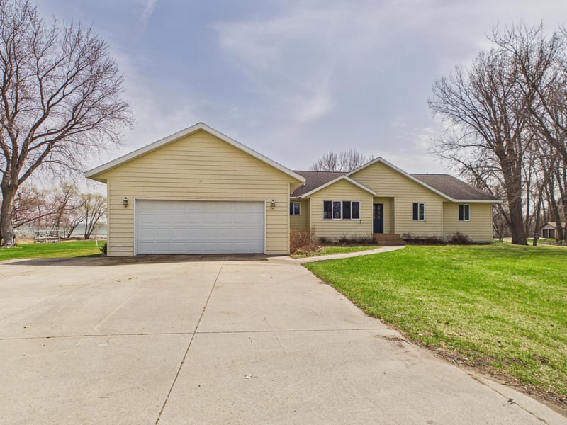 412 E 1st St, Starbuck, MN 56381