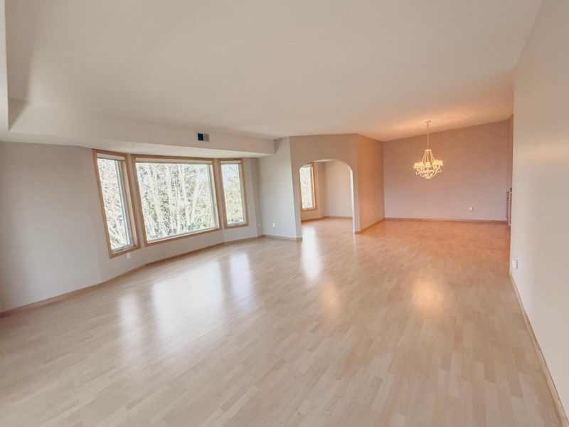 9201 Medicine Lake Rd #307, Golden Valley, MN 55427