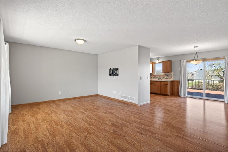 106 Summerfield Dr, Waverly, MN 55390