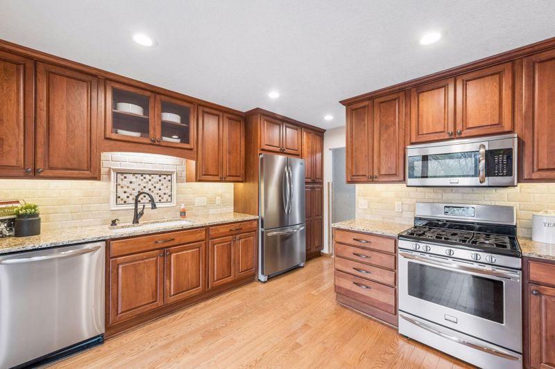 7553 Mariner Dr, Maple Grove, MN 55311