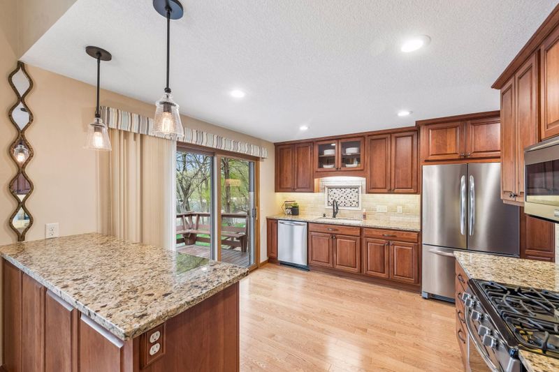 7553 Mariner Dr, Maple Grove, MN 55311
