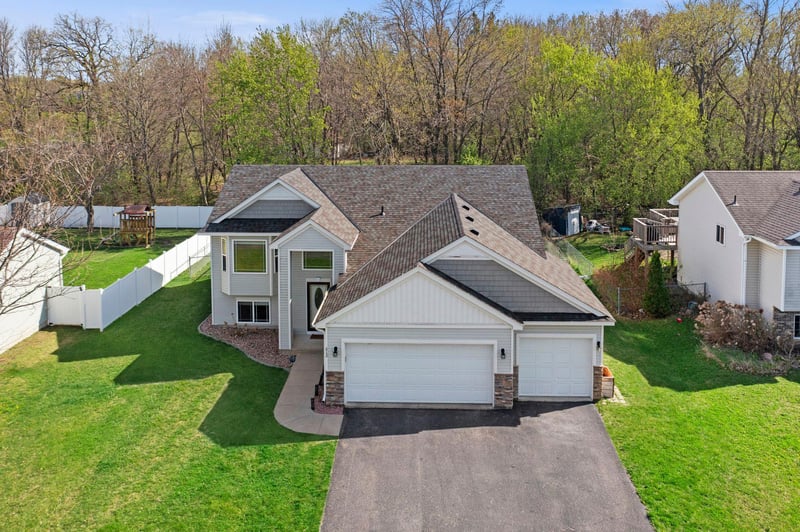 612 6th St N, Montrose, MN 55363