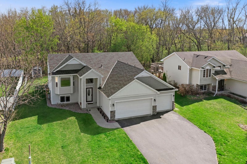 612 6th St N, Montrose, MN 55363