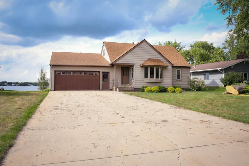 1532 S Shore Dr, Worthington, MN 56187