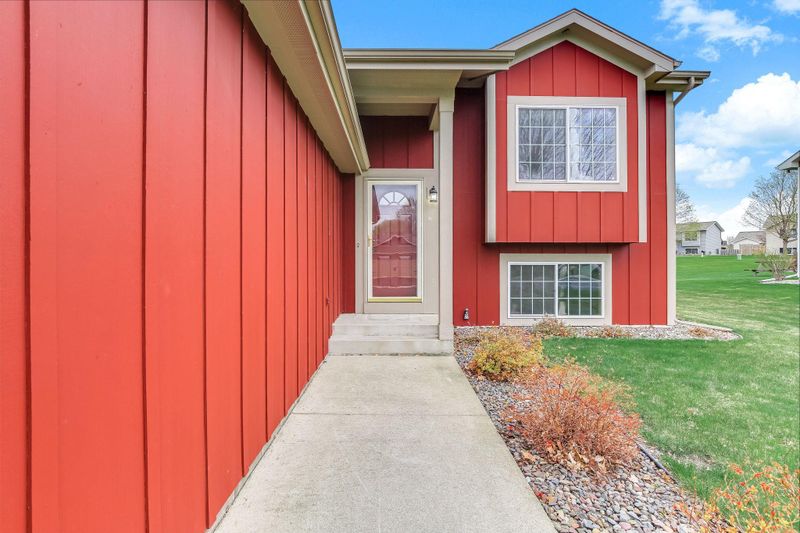 1490 Fireside Rd, Waconia, MN 55387