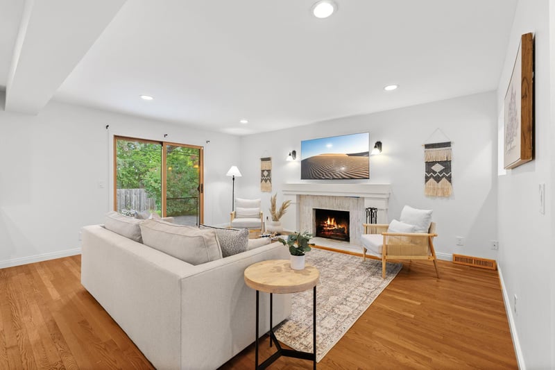 4704 W 70th St, Edina, MN 55435