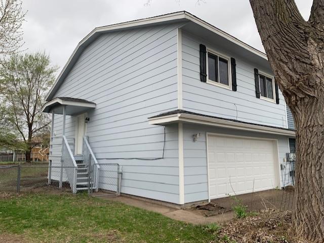 5233 Unity Ct, Crystal, MN 55429