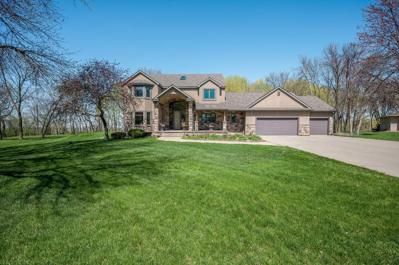 180 Joray Dr, Mankato, MN 56001