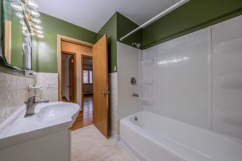 1178 Herbert St, Saint Paul, MN 55106