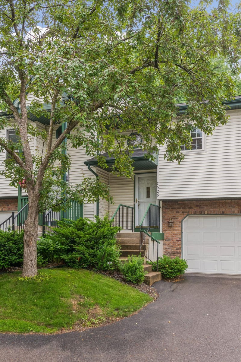 7325 Bren Ln, Eden Prairie, MN 55346