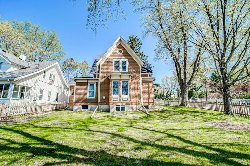 906 4th St N, Stillwater, MN 55082