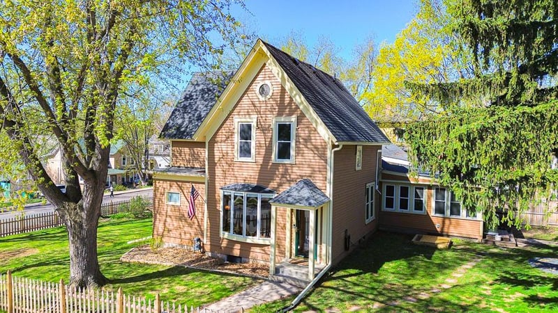 906 4th St N, Stillwater, MN 55082